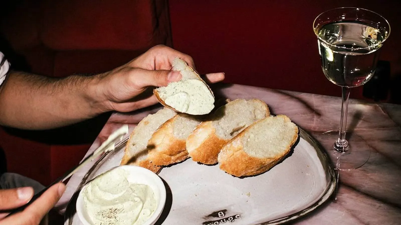 Техническое открытие парижского кабаре Petit Decadence
