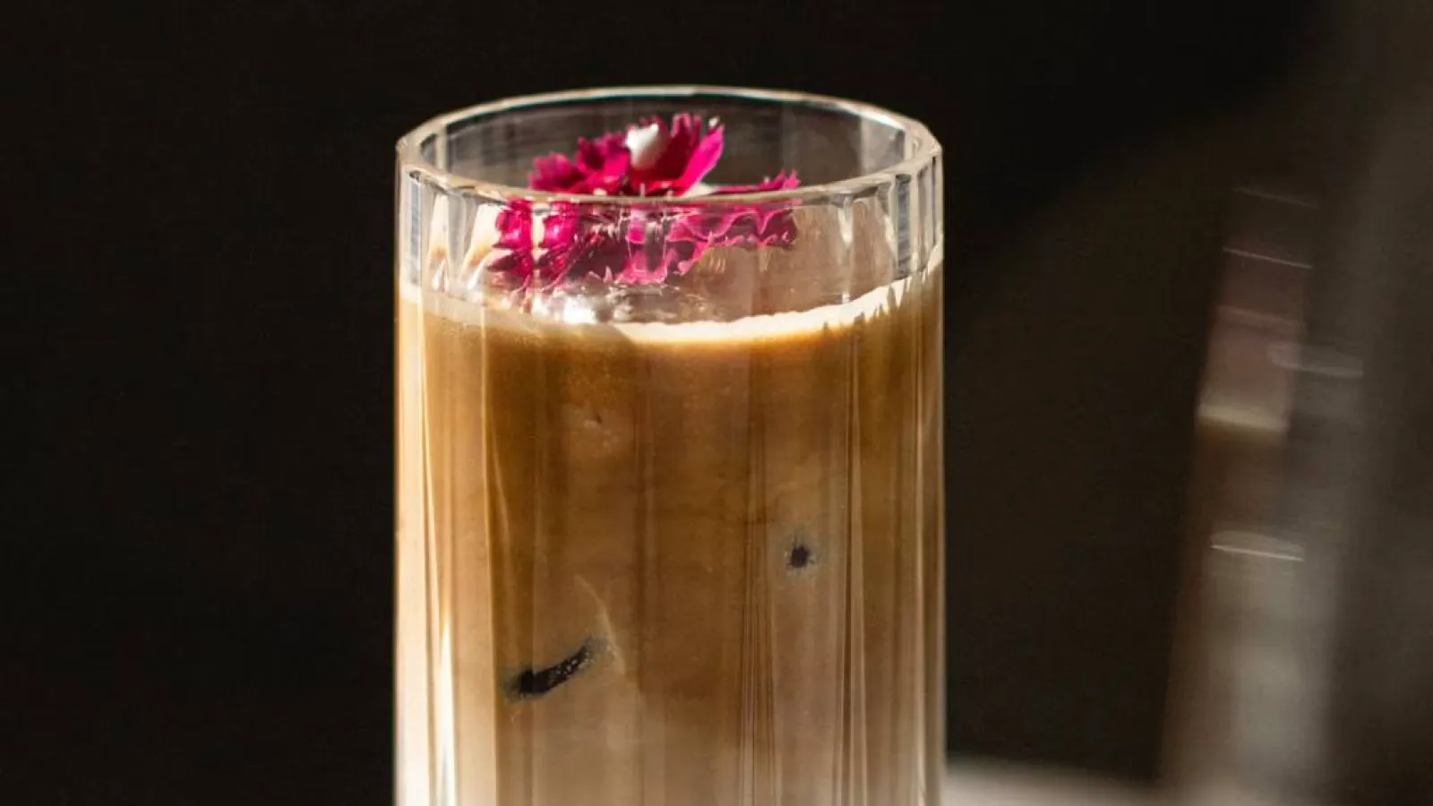 Айс латте лемонграсс по рецепту Аист Coffee Roasters