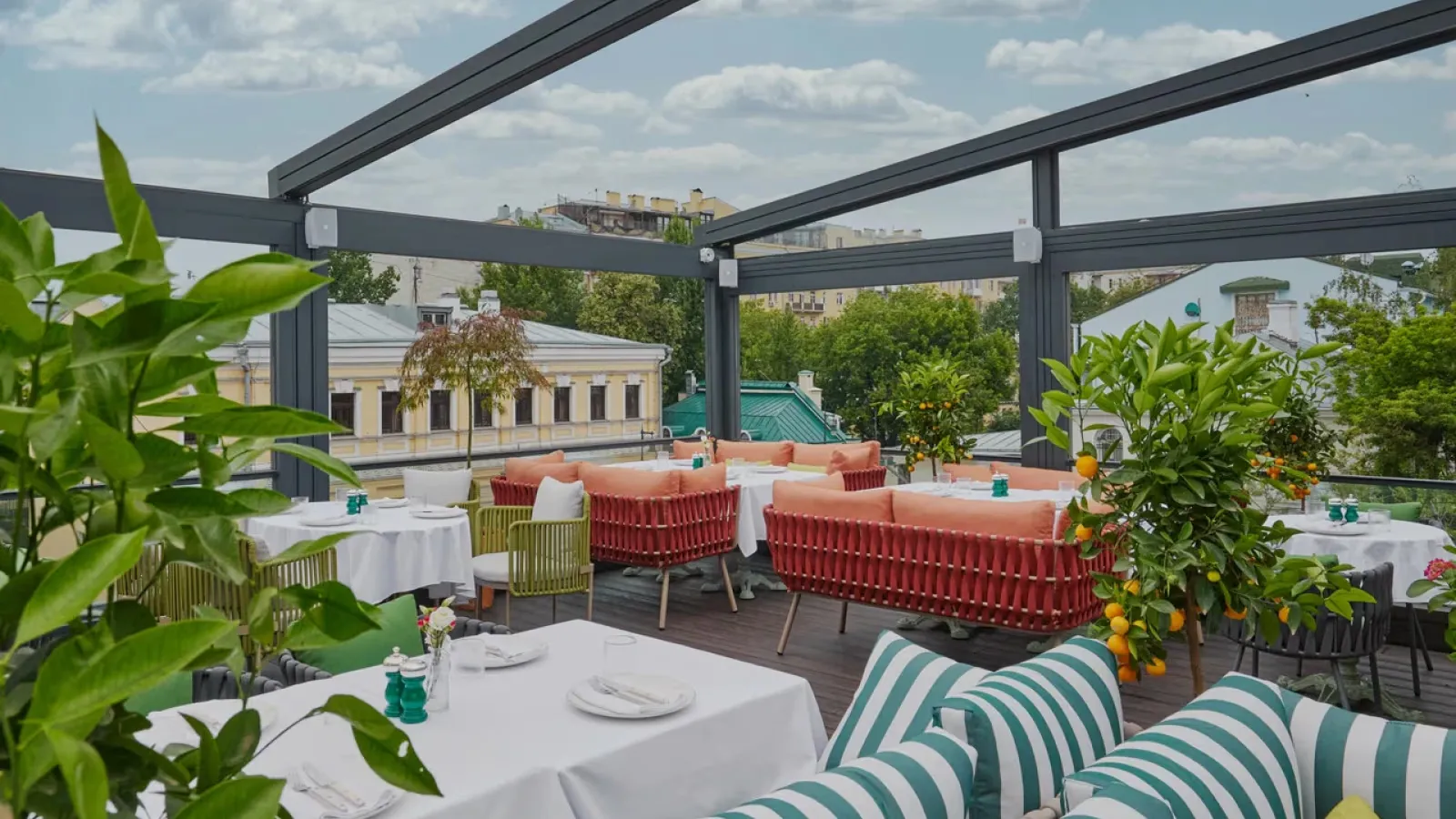 Открылась летняя веранда в ресторане LOCANDA