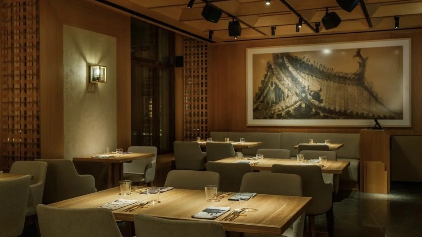 Интерьер ресторана Motto Azabu Интерьер ресторана Motto Azabu
